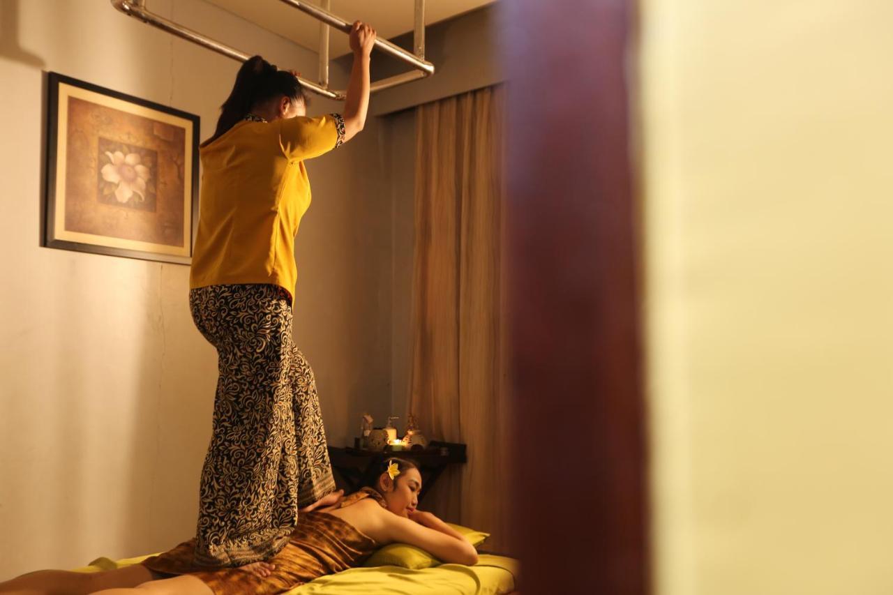 Hotel Santika Pontianak Exterior foto